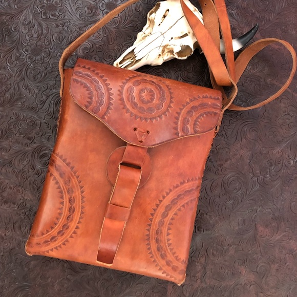 Handbags - Hand Tooled Purse 👜 NWOT
